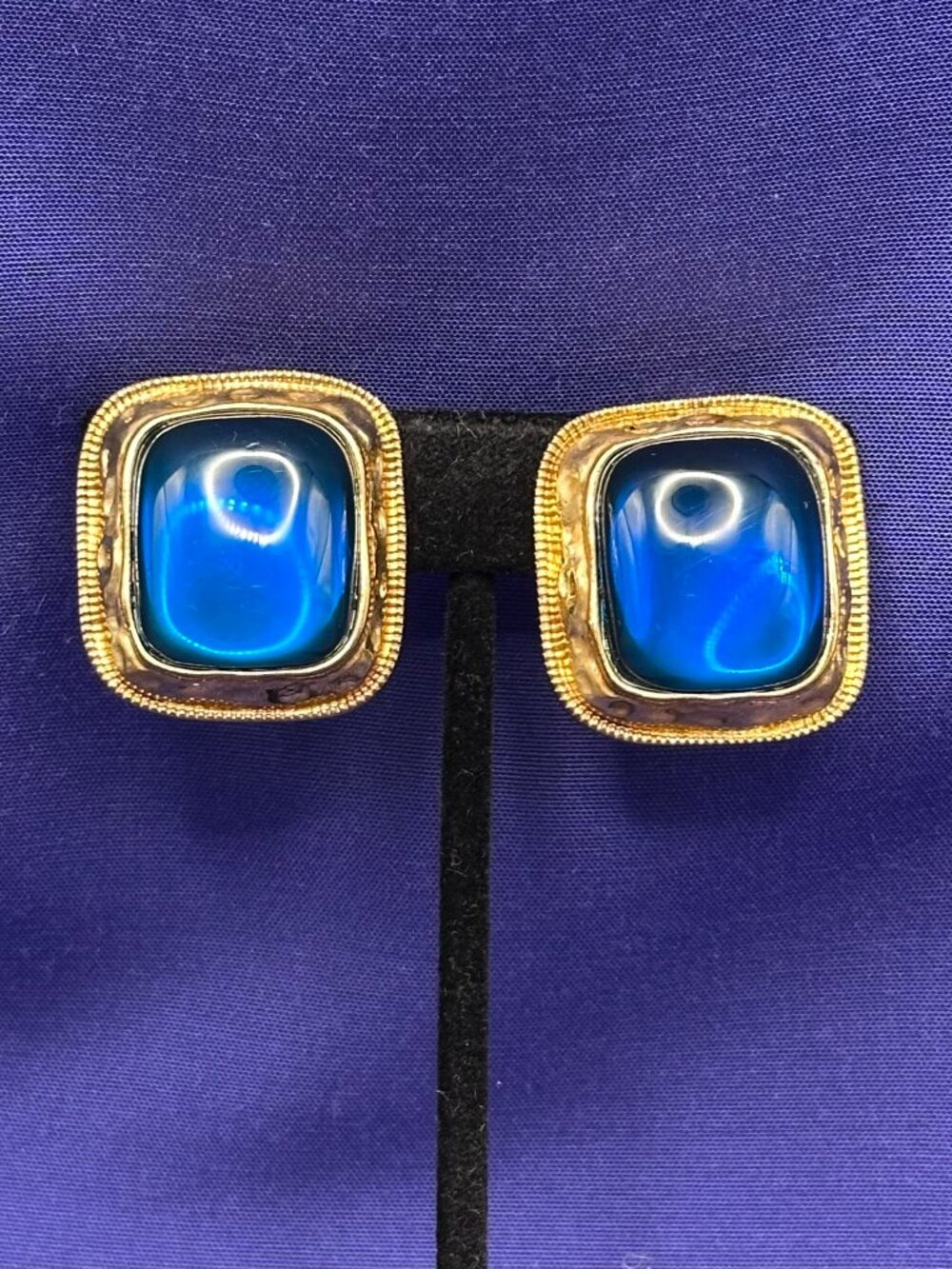 VTG Linea by Louis Dell’Olio Blue Cabochon Square Clip Earrings